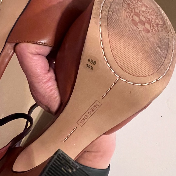 Vince Camuto tan platform heel. Size 9.5 - Picture 5 of 9